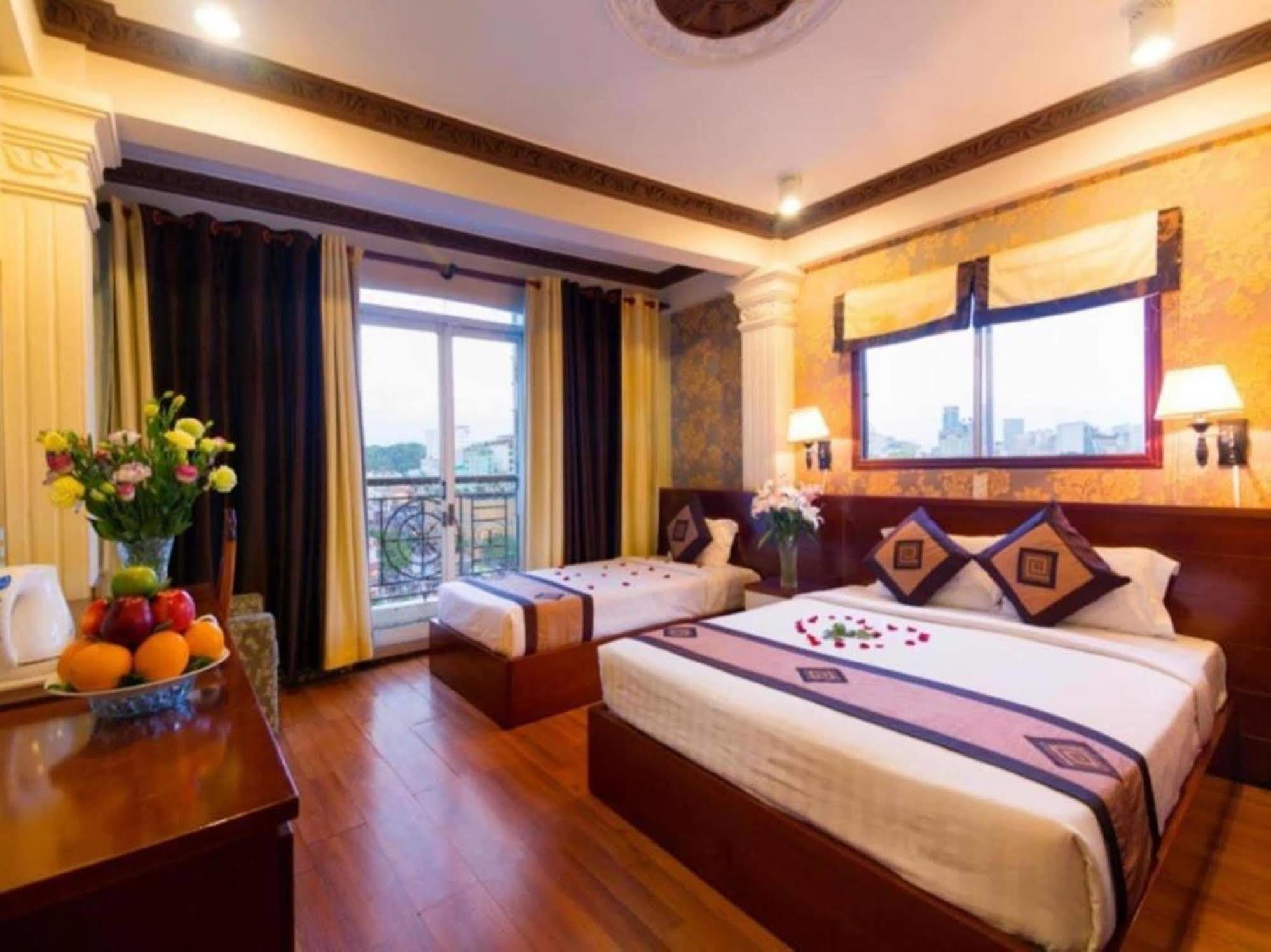 Cosmo Square Hotel Ho Chi Minh City Bagian luar foto