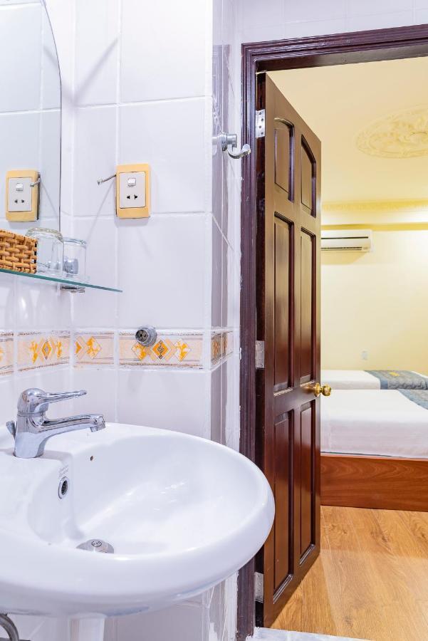 Cosmo Square Hotel Ho Chi Minh City Bagian luar foto
